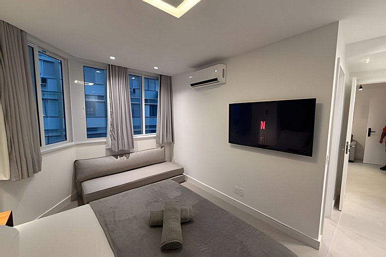 Apartamento NOVO a menos de 100 metros da praia!